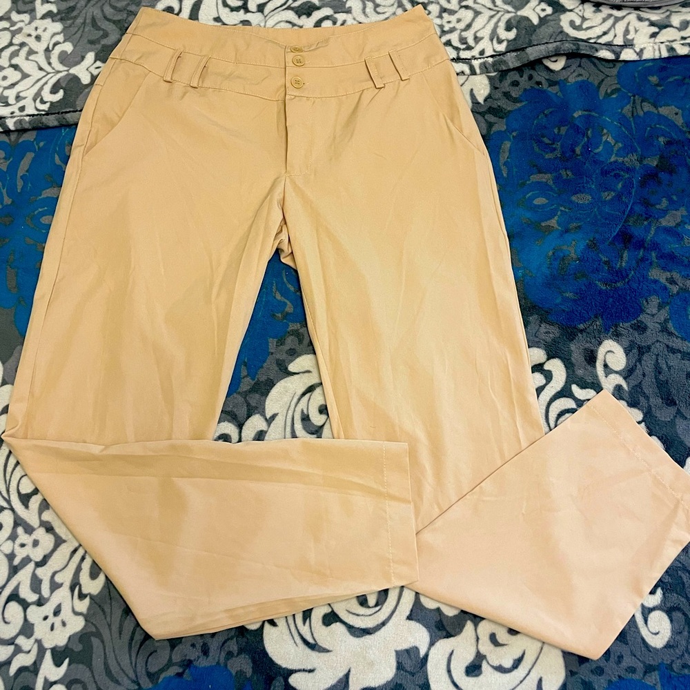 NWOT- Women's Relaxed Fit Straight Leg Pant